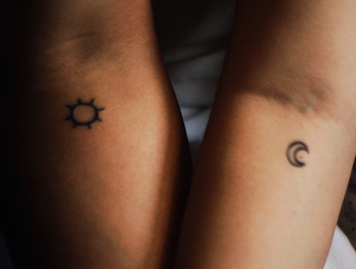 Alerta sobre tatuagens