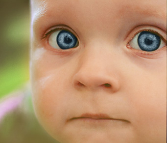 Por que os bebês nascem de olhos azuis?