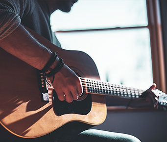 Músicos e bilingues têm mais eficiência cerebral